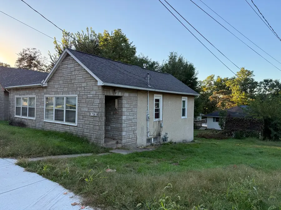 726 6th Street, Peru, IL 61354 - #3