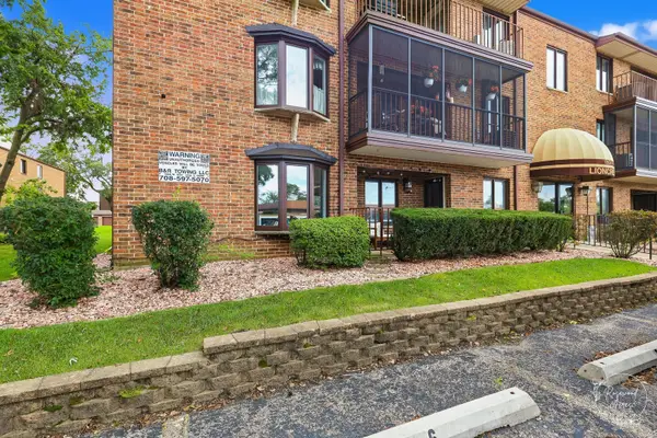 13531 Lamon Avenue #203, Crestwood, IL 60418