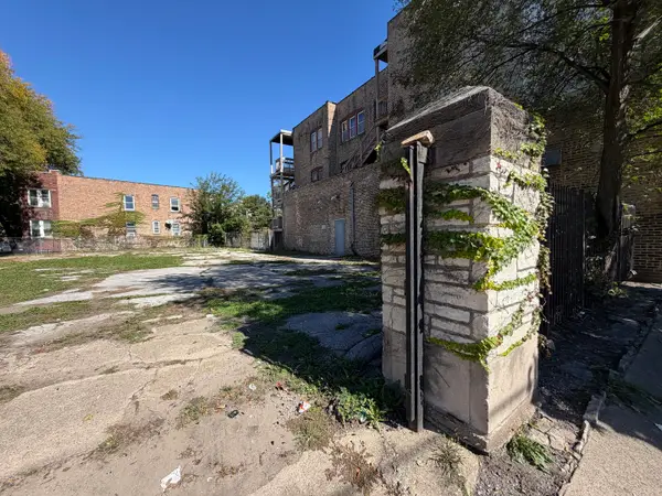 970 E 79th Street, Chicago, IL 60619