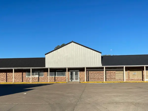 1105 E Randolph Street, McLeansboro, IL 62859