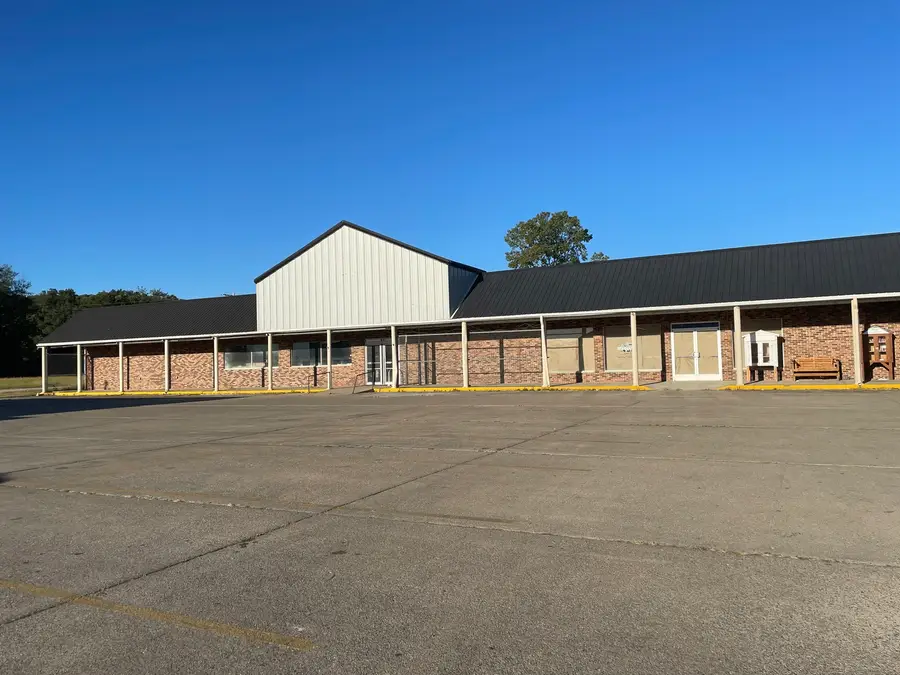 1105 E Randolph Street, McLeansboro, IL 62859 - #3
