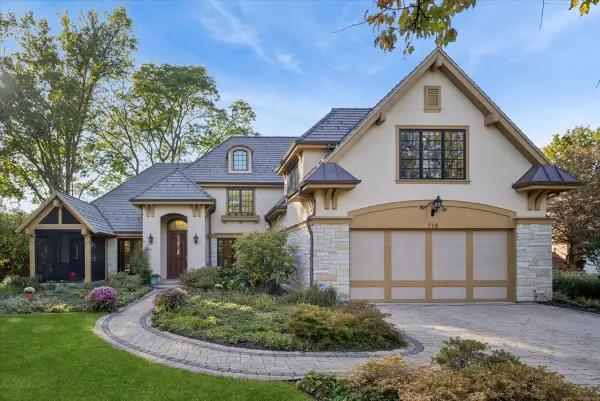 718 Woodmere Lane, Glenview, IL 60025