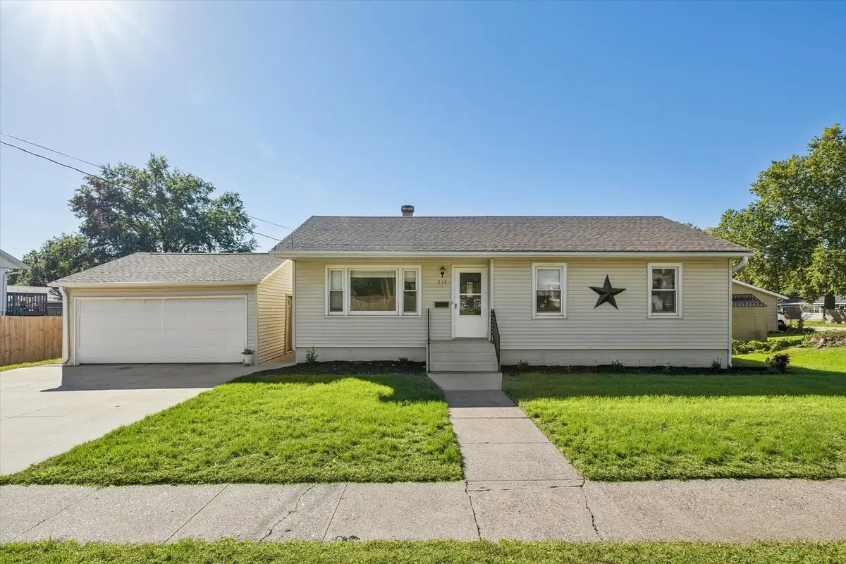 219 9th Avenue, De Witt, IA 52742 - #1