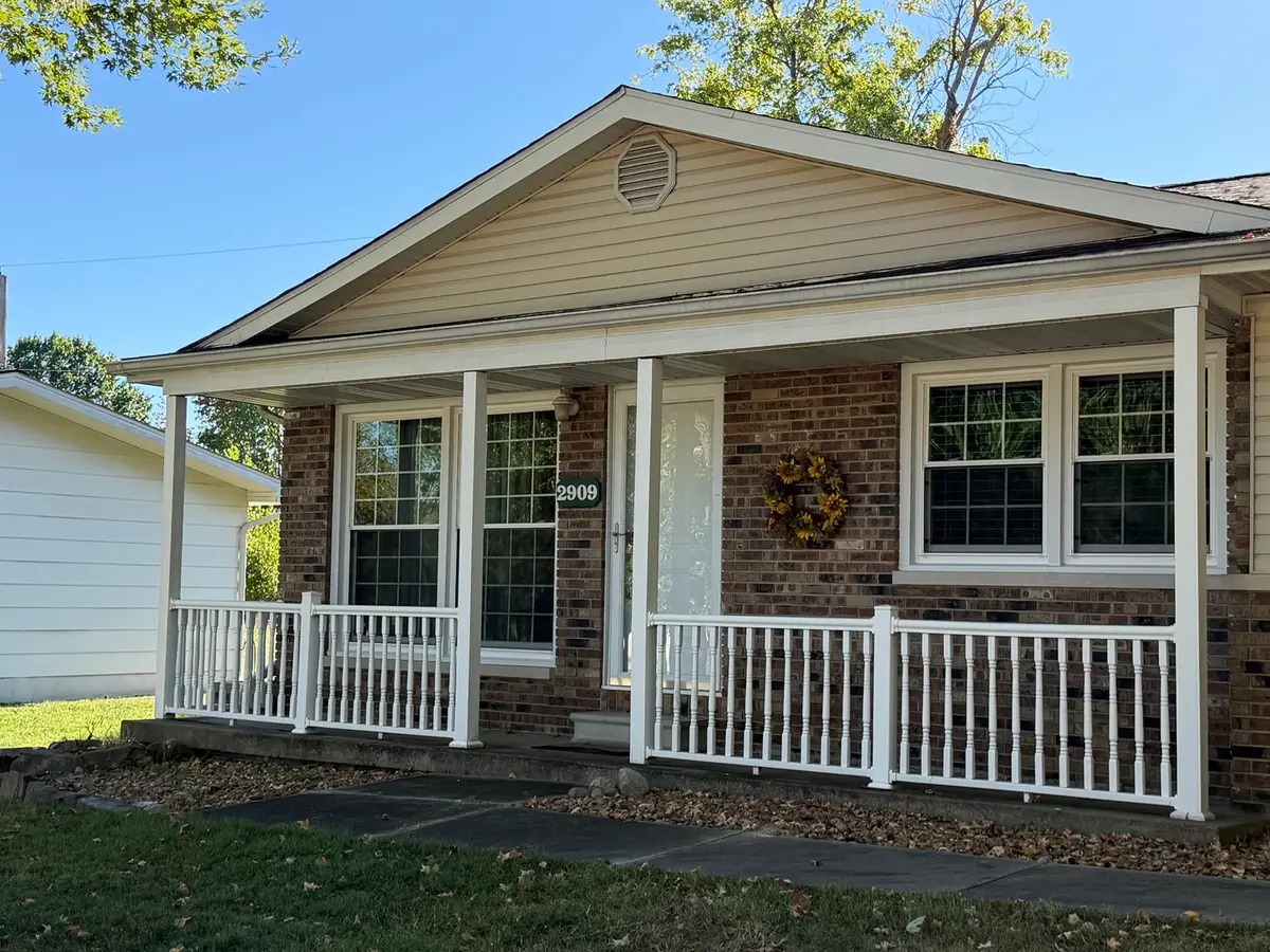 2909 Apple Avenue, Mount Vernon, IL 62864 - #1