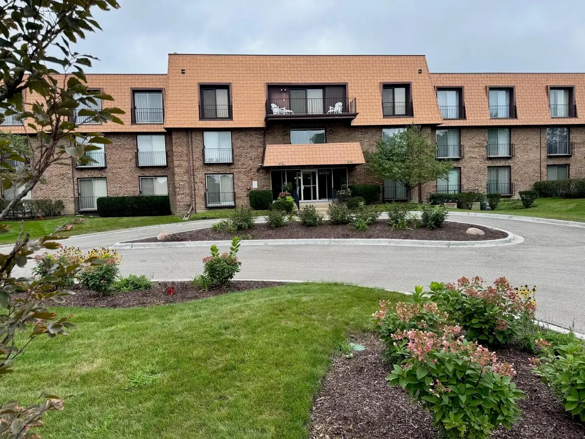 4050 N Dundee Road #202, Northbrook, IL 60062 - #1