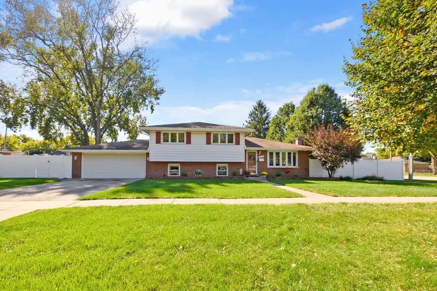 8301 Narragansett Avenue, Burbank, IL 60459 - #2