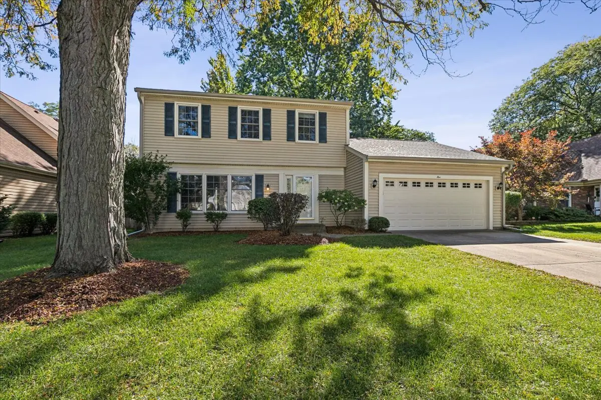 5 Malvern Lane, Vernon Hills, IL 60061 - #1