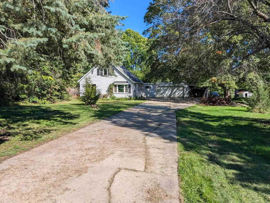 1605 S Carroll Avenue, Freeport, IL 61032 - #2