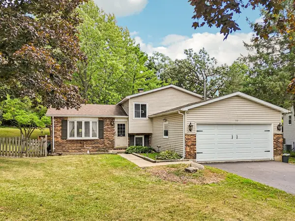 710 Greenbriar Lane, Lindenhurst, IL 60046