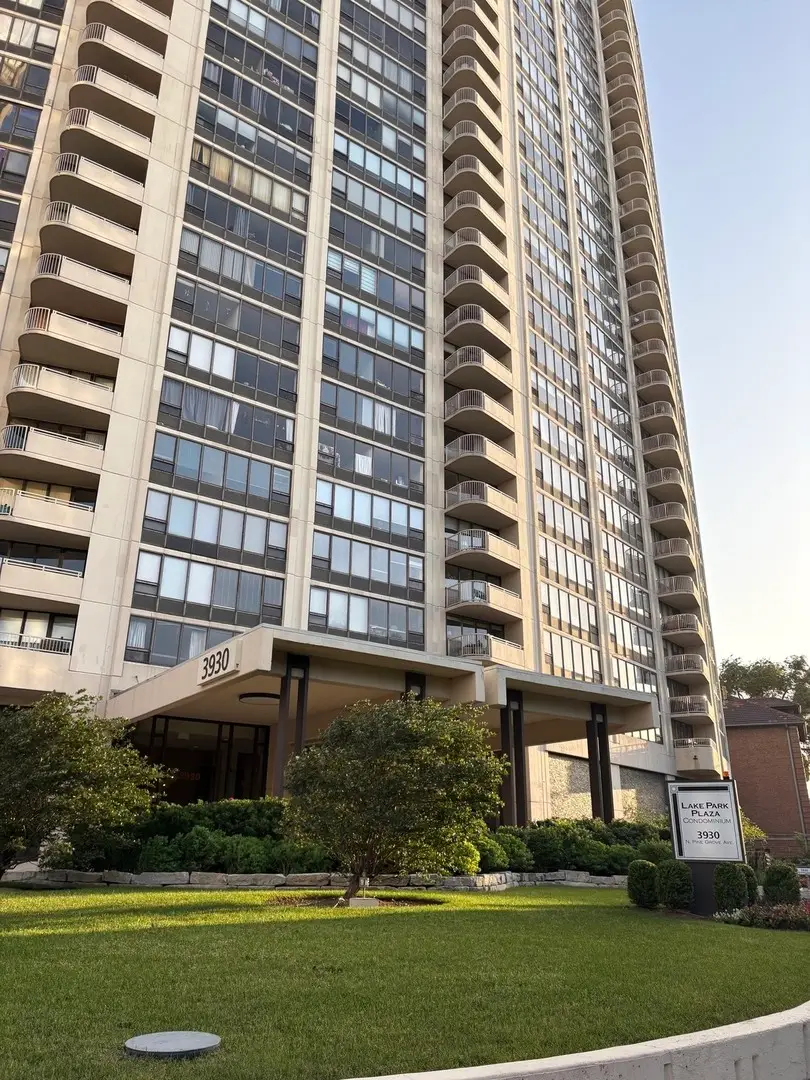 3930 N Pine Grove Avenue #2902, Chicago, IL 60613 - #1