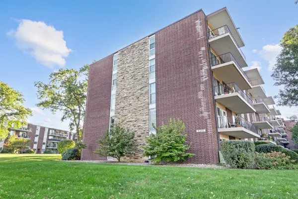 5300 Walnut Avenue #20a, Downers Grove, IL 60515
