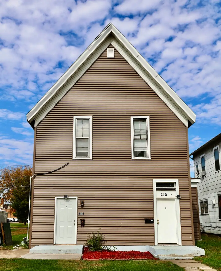216 8th Avenue S, Clinton, IA 52732 - #2