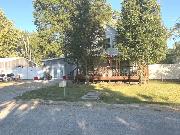 1304 Madison Avenue, Sandoval, IL 62882