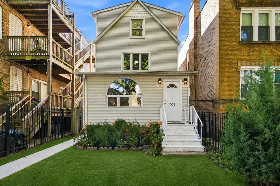4104 N Richmond Street, Chicago, IL 60618 - #2