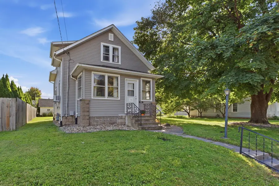 2526 4th Street, Moline, IL 61265 - #3