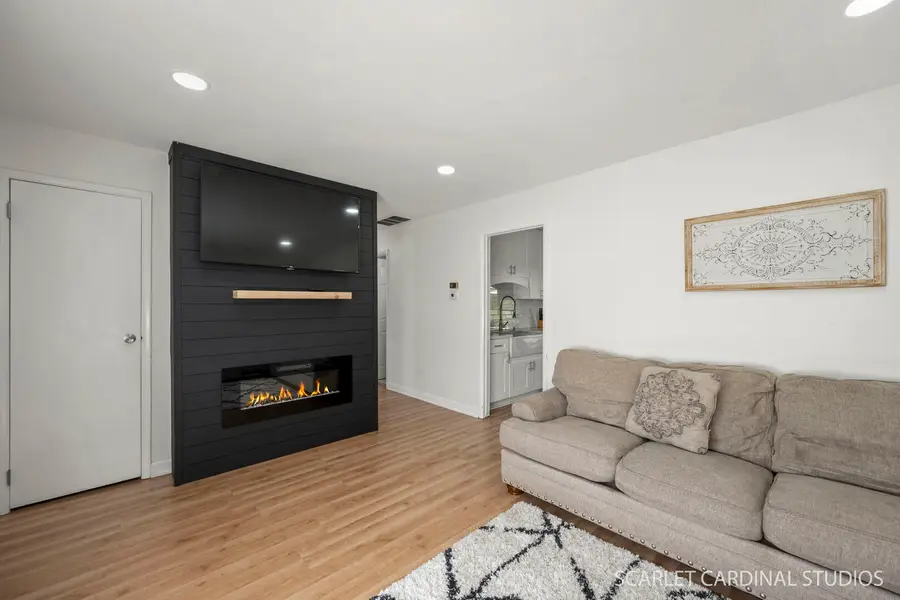 712 Larsen Avenue, Streamwood, IL 60107 - #3
