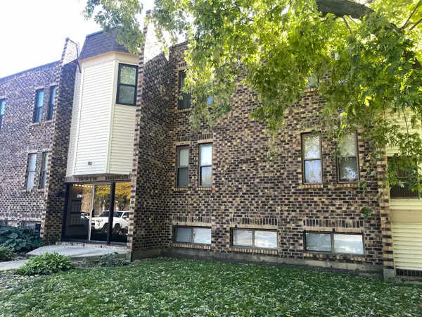 2218 Country Club Drive #22, Woodridge, IL 60517