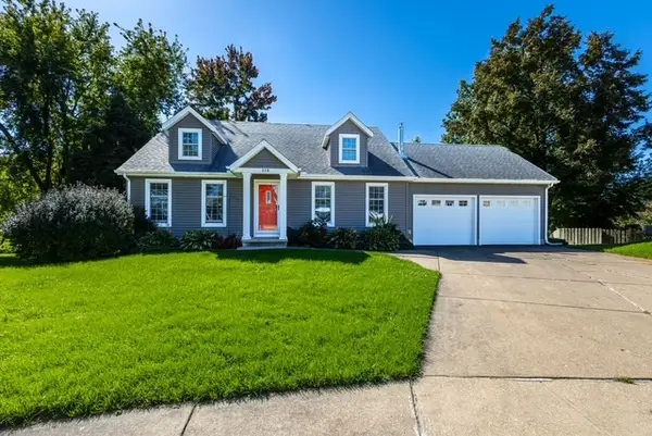 112 W Davenport Court, Eldridge, IA 52748
