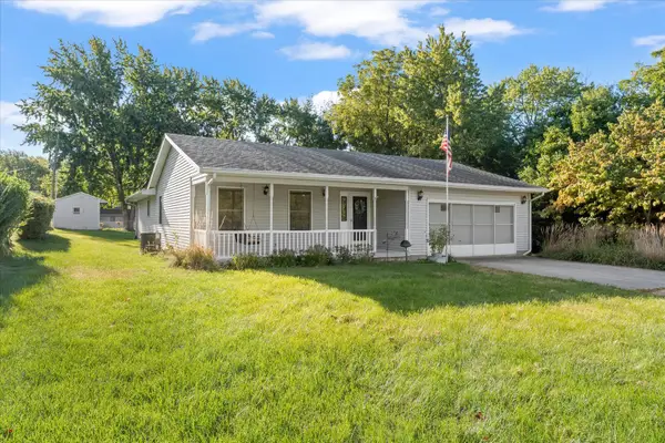 608 N Lake Of The Woods Road, Mahomet, IL 61853