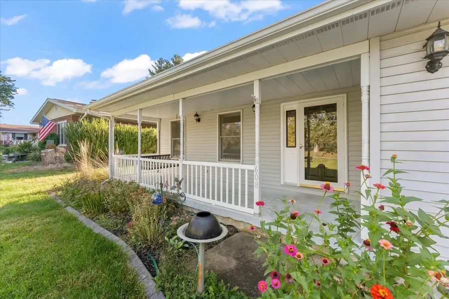 608 N Lake Of The Woods Road, Mahomet, IL 61853 - #2