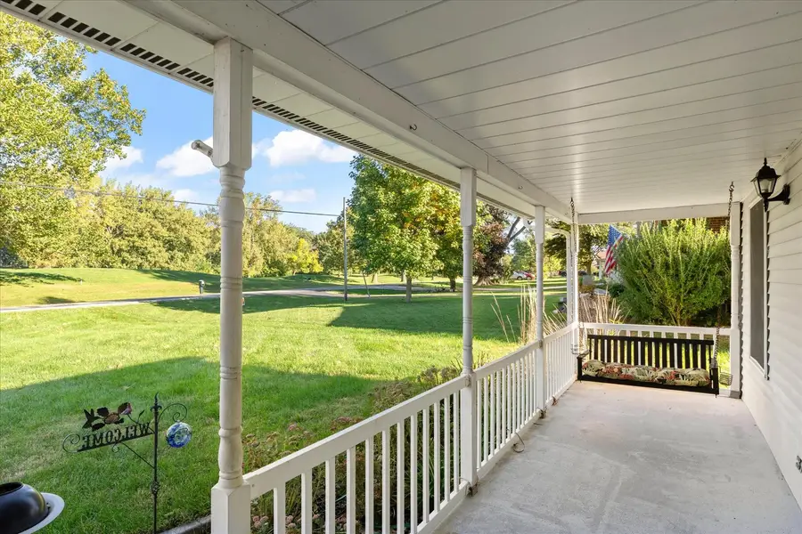 608 N Lake Of The Woods Road, Mahomet, IL 61853 - #3