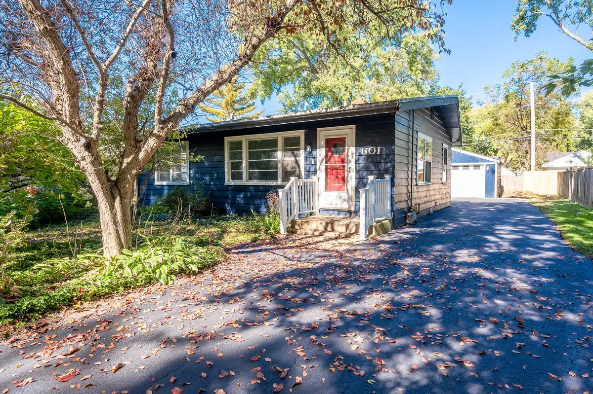601 Locust Avenue, Geneva, IL 60134 - #1