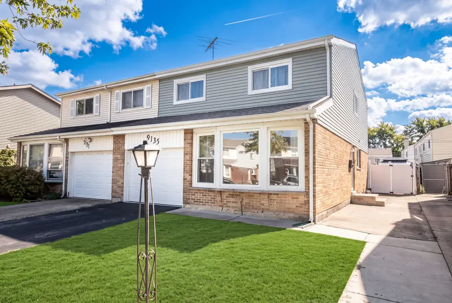 9135 Hollyberry Avenue, Des Plaines, IL 60016 - #2