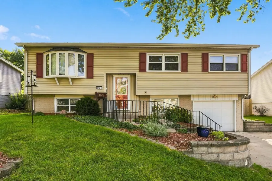 3123 Somerset Drive, Bettendorf, IA 52722 - #2