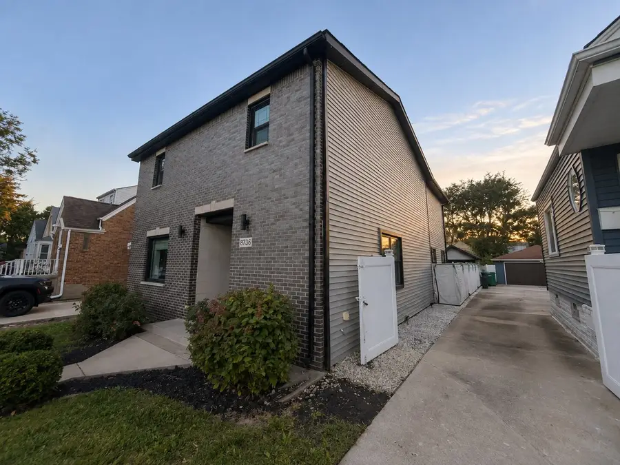 8736 S Richmond Avenue, Evergreen Park, IL 60805 - #2