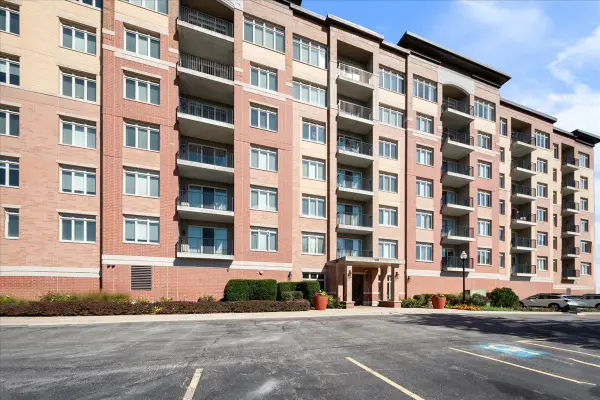 1199 E Port Clinton Road #710, Vernon Hills, IL 60061