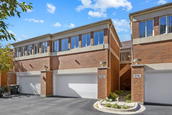 152 Finstad Drive, Libertyville, IL 60048