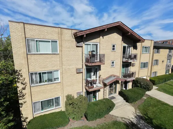 1354 E Washington Street #102, Des Plaines, IL 60016