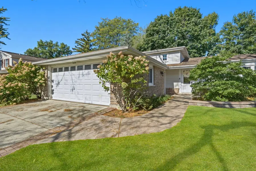 326 Greentree Parkway, Libertyville, IL 60048 - #2