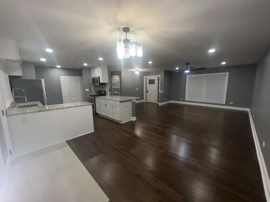196 Green Court, Streamwood, IL 60107 - #3