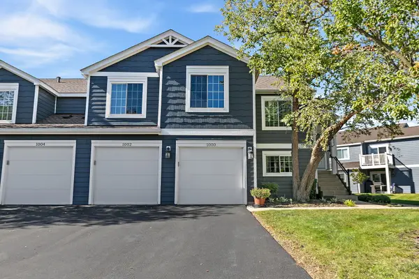 1002 Boston Circle #1002, Schaumburg, IL 60193