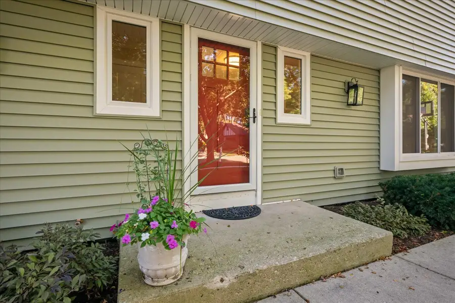 550 Longmeadow Circle, Saint Charles, IL 60174 - #2