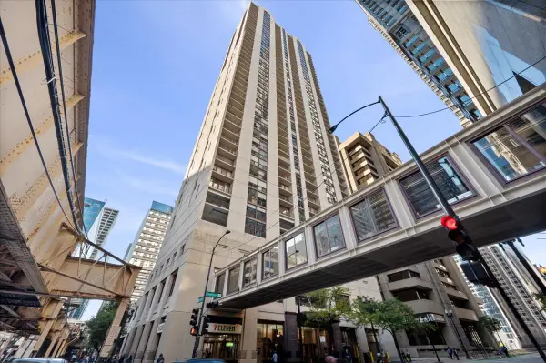 200 N Dearborn Street #4001, Chicago, IL 60601