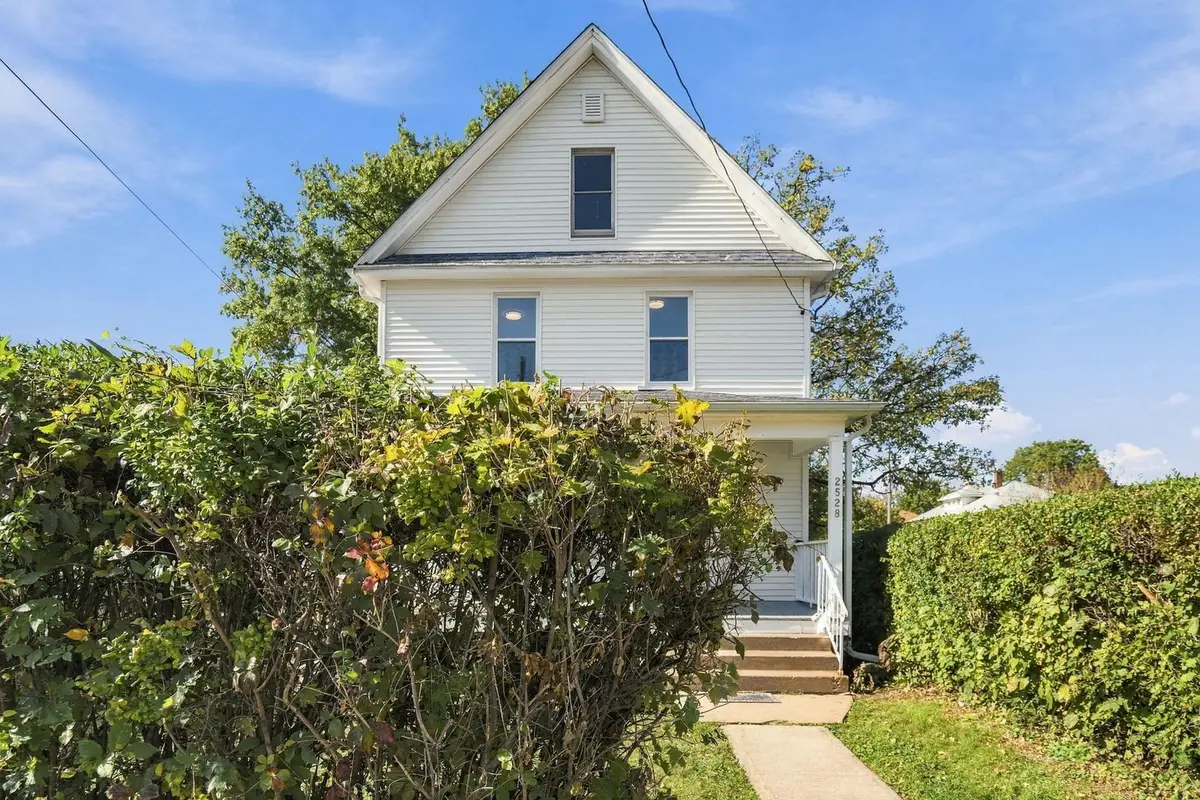 2528 Farnam Street, Davenport, IA 52803 - #1