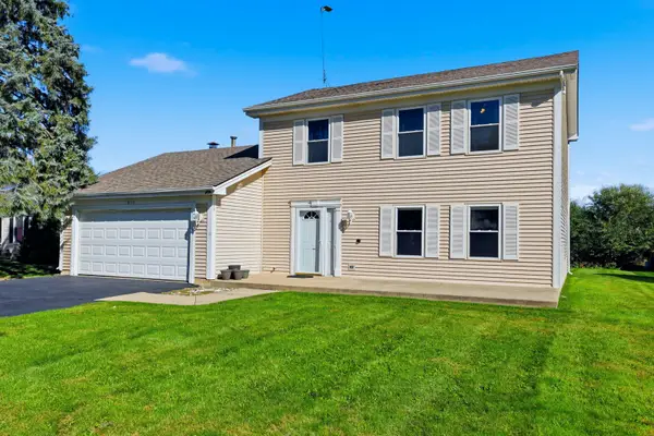 1050 Applewood Lane, Algonquin, IL 60102