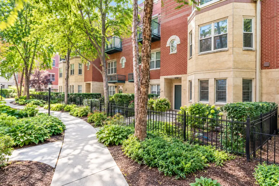 4530 S Woodlawn Avenue #305, Chicago, IL 60653 - #2