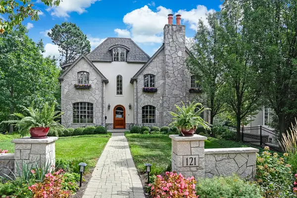 121 S Stough Street, Hinsdale, IL 60521