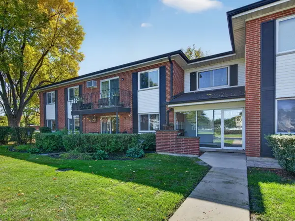 2407 E Brandenberry Court #1L, Arlington Heights, IL 60004