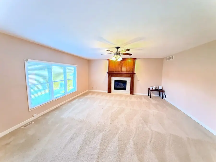 102 E Sapphire Lane, Long Grove, IA 52756 - #2