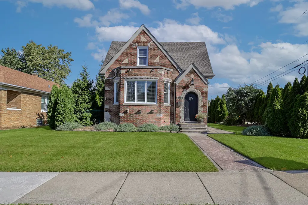 713 Mccarthy Road, Lemont, IL 60439 - #1