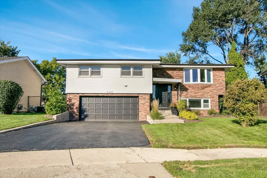 9248 S 89th Avenue, Hickory Hills, IL 60457 - #2