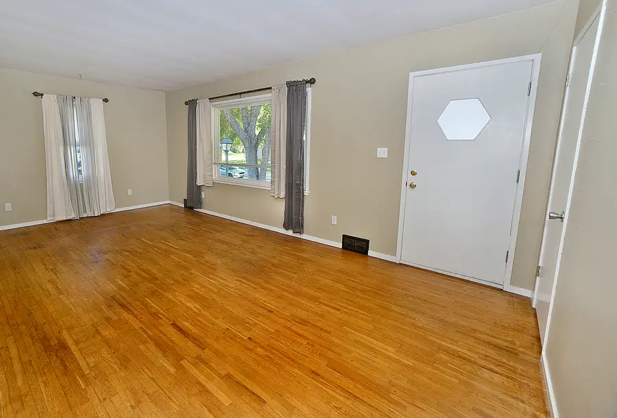 735 Sherwood Avenue, Ottawa, IL 61350 - #2