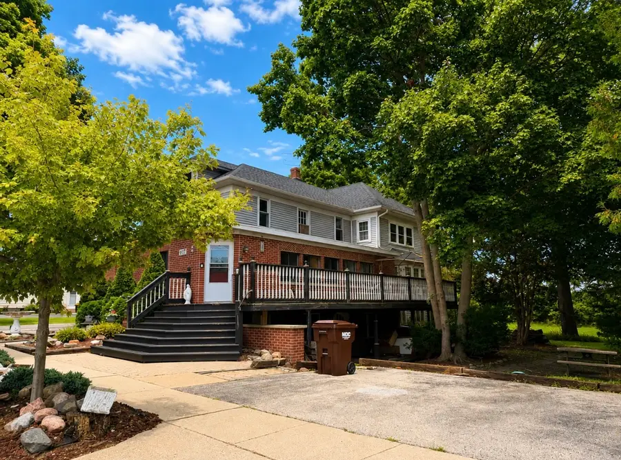 817 Blakely Street, Woodstock, IL 60098 - #2