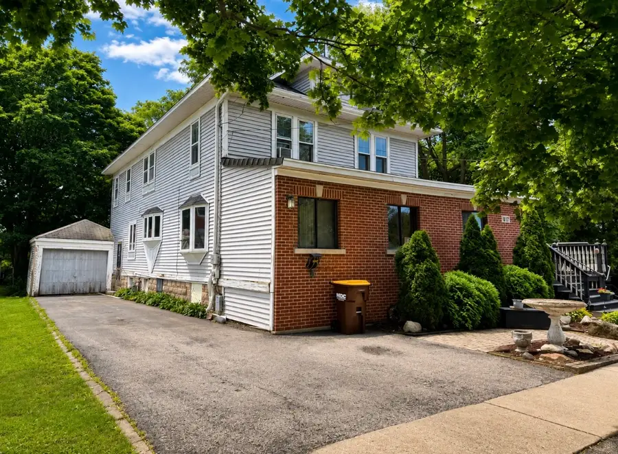 817 Blakely Street, Woodstock, IL 60098 - #3