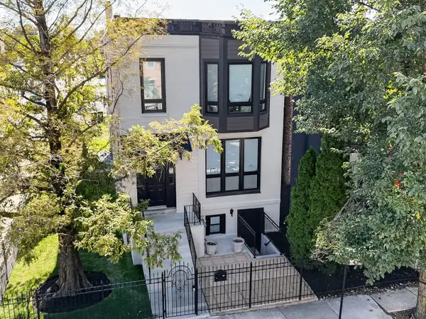 2703 W Warren Boulevard, Chicago, IL 60612
