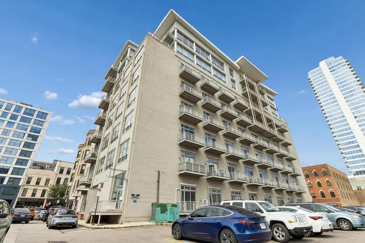 770 W Gladys Avenue #304, Chicago, IL 60661 - #1
